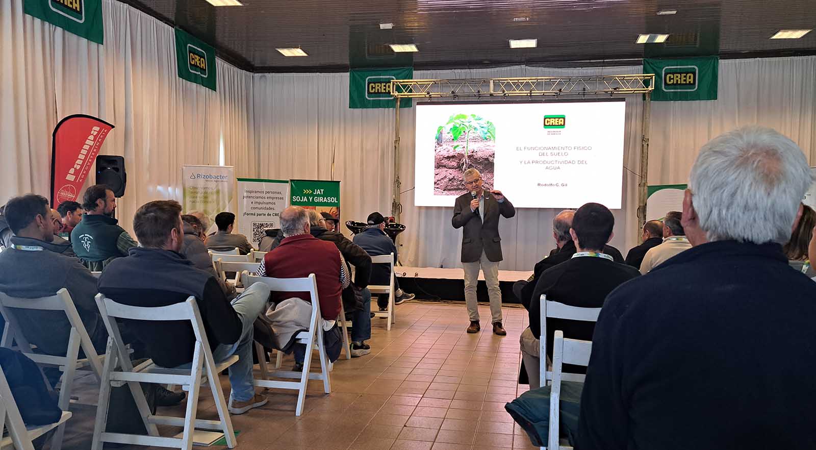 Rodolfo Gil: "Estamos haciendo una agricultura con 4 cultivos y 10 bidones"